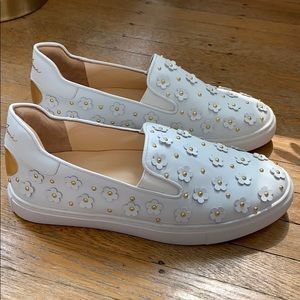 NEW white flower appliqué slip-on sneakers